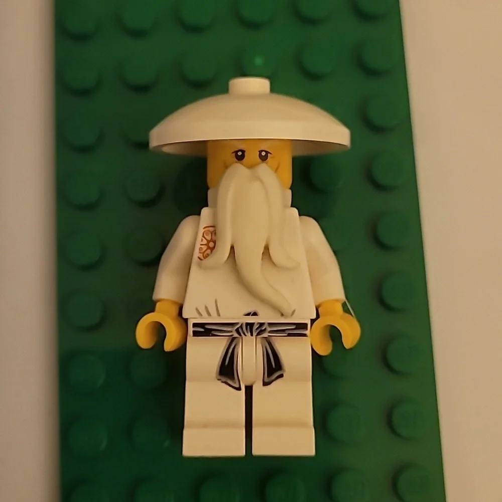 LEGO Ninjago Sensei Wu Minifigure - Picture 1 of 5